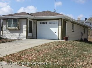 70 Brook Cir, Pella, IA 50219