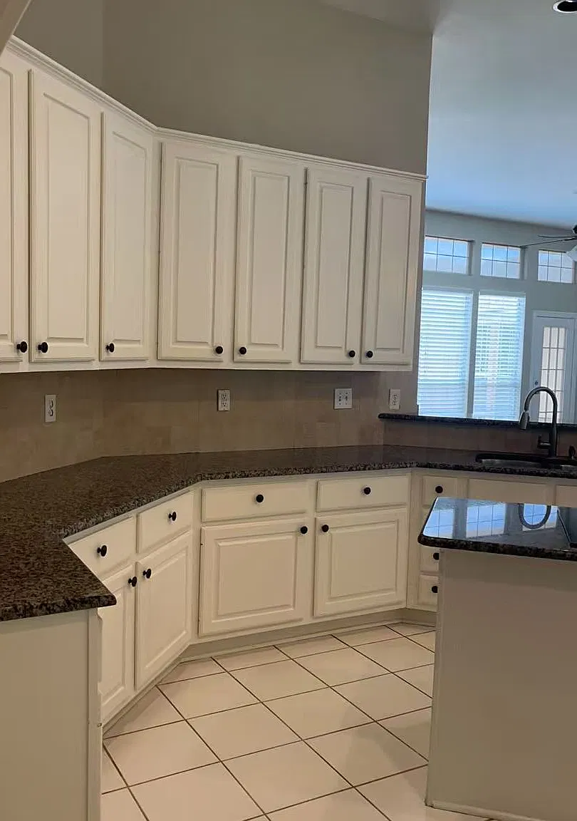 4 bed, 2489 sqft, $3,100 — Photo 4
