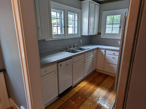 2nd image of 225 N Foster Ave