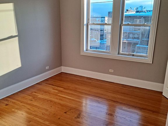 3rd image of 6317 N Artesian Ave APT 3E
