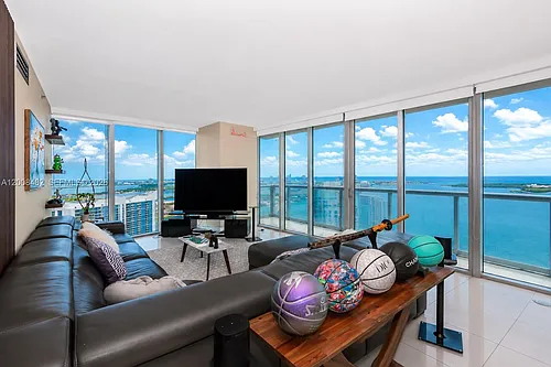 465 Brickell Ave Photo 1