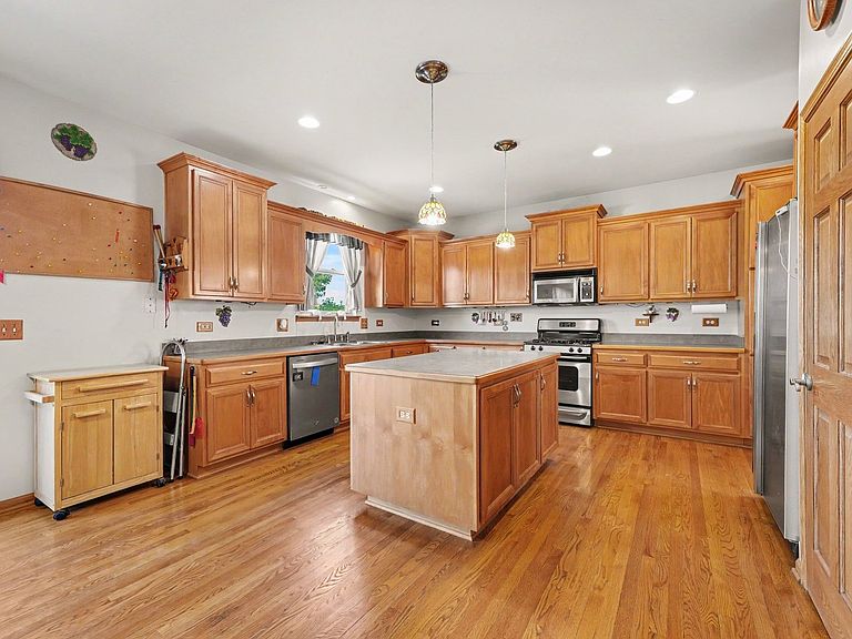 Listing photo 5