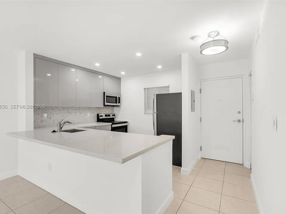 7705 Camino Real #B-101