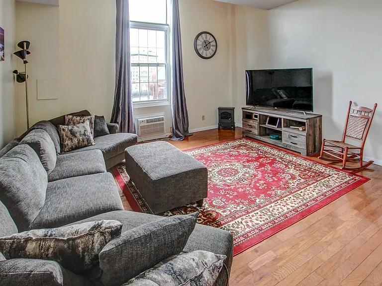 Clinton Square Suites — Photo 16