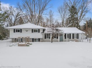 7145 Henry Dr, West Bloomfield, MI 48324