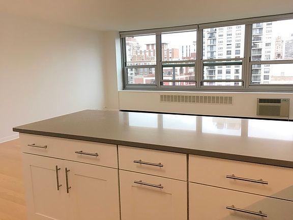 5th image of 1255 N Sandburg Ter Unit 1804E