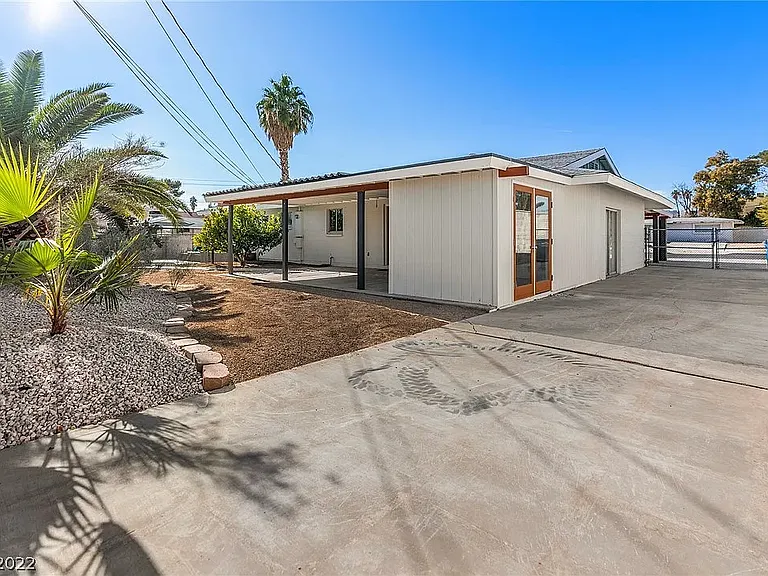 3234 Camel Back Dr — Photo 5