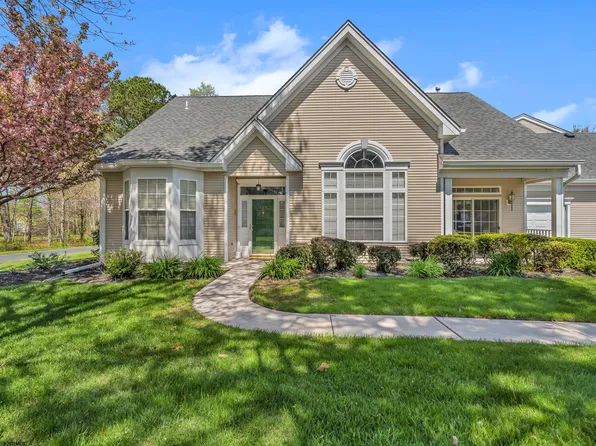 124 Newcastle Ct, Absecon, NJ 08205