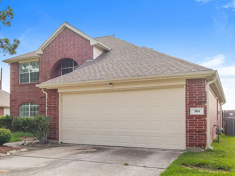 304 Cedar Branch Dr — Photo 4