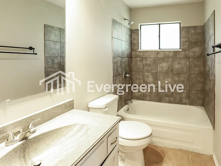 219 SE Bordner Dr — Photo 7