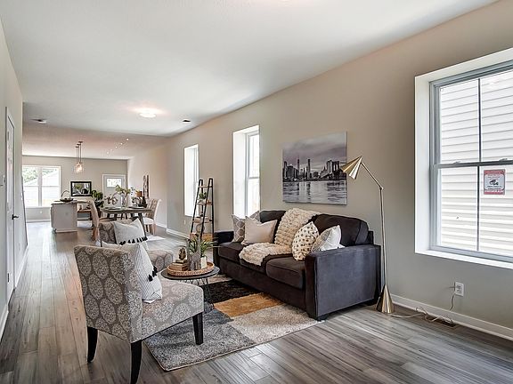 5th image of 637 Reinhard Ave