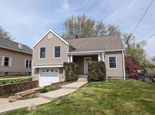 1210 W American St, Freeport, IL 61032