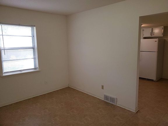 4th image of 4825 Meadow Lark Ln #A