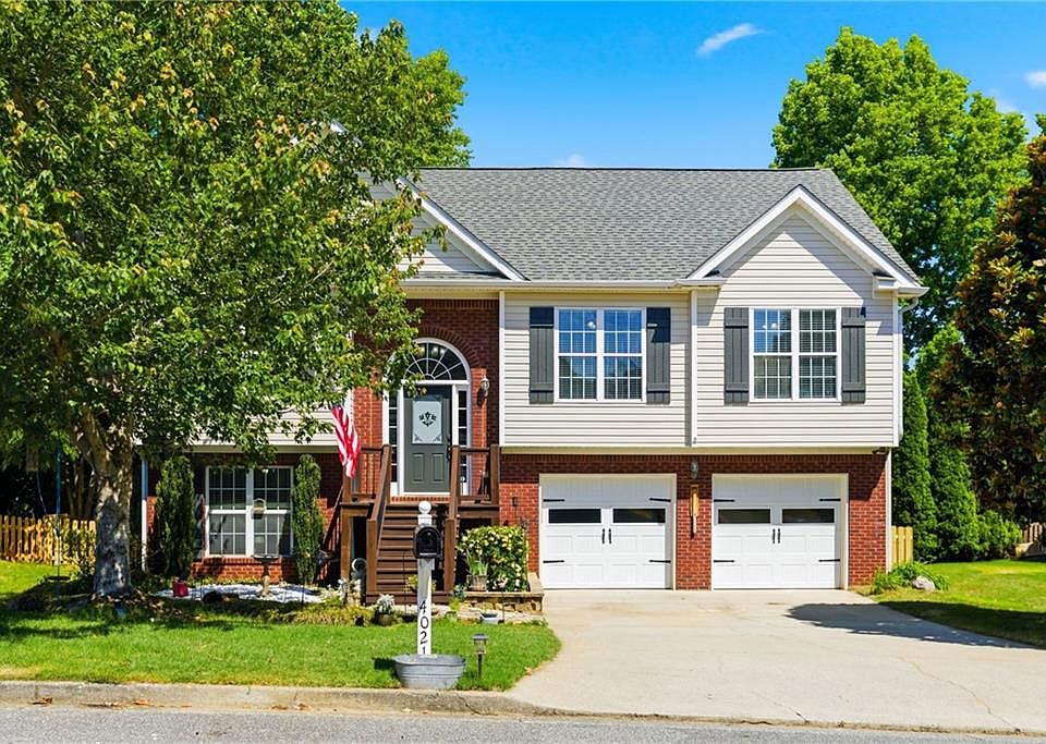 1st image of 4021 McDowell Dr