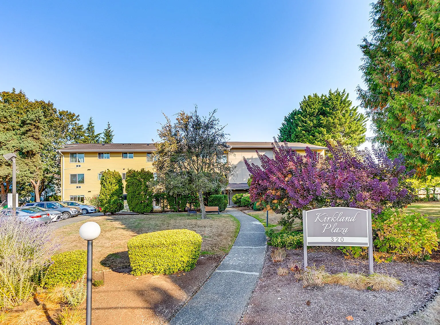 Kirkland Plaza — Photo 2