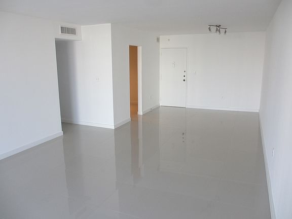 5th image of 2853 NE 183rd St