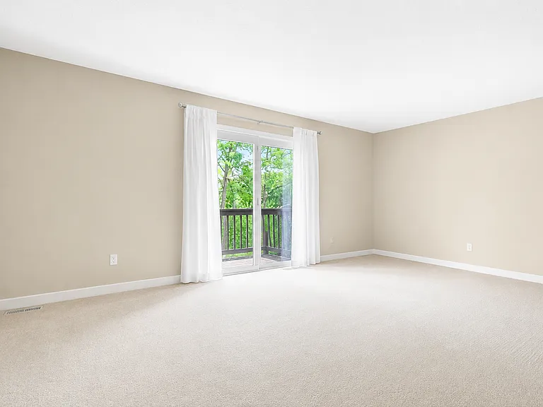 208 Meadowview Dr — Photo 10