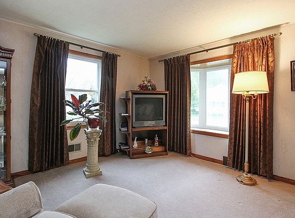 3rd image of 251 N Roy Ave
