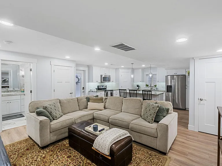 13252 S Weatherford Ln — Photo 11