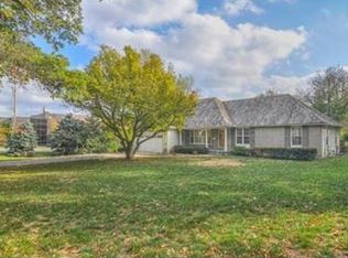 2001 W 92nd St, Leawood, KS 66206