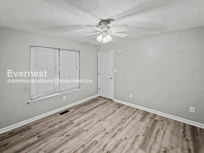 1104 Oak Creek Trl — Photo 10