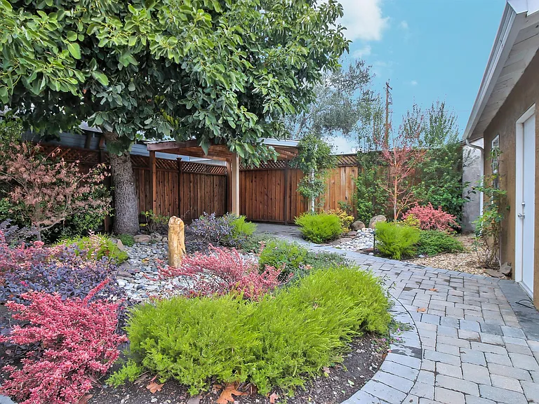 1076 Waco St — Photo 16