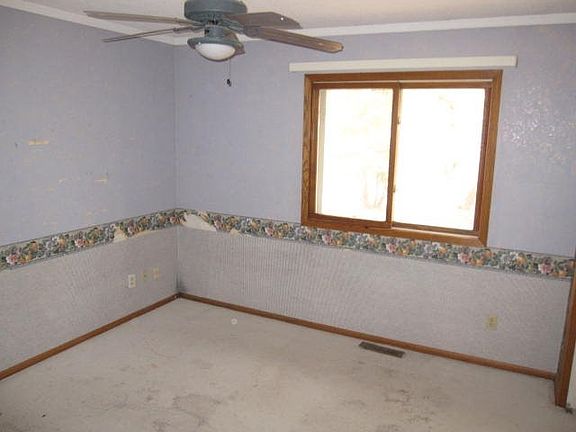 5th image of 7434 Irving Ave N