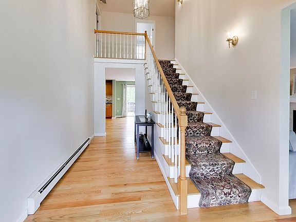 5th image of 24 Meadow Ln