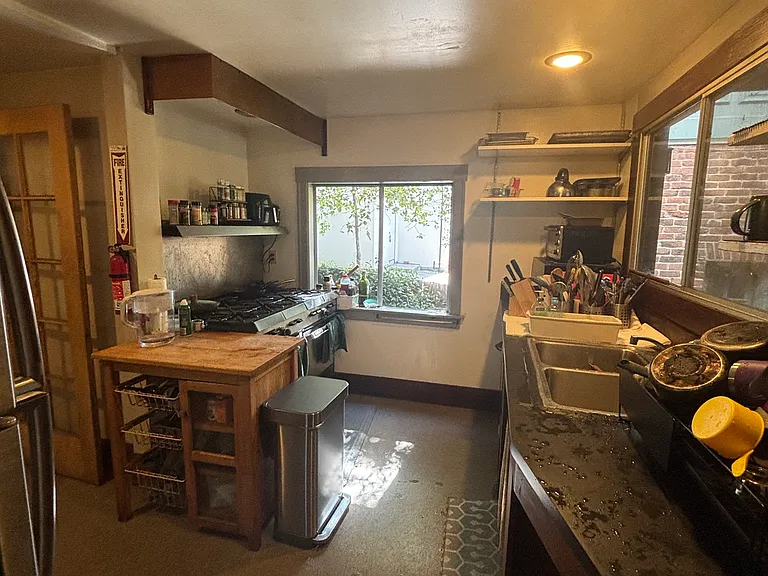1774 Le Roy Ave — Photo 4