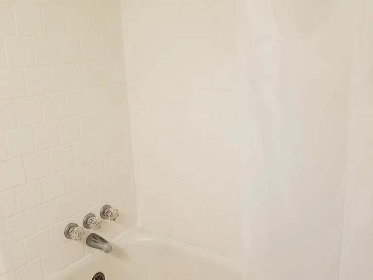 Over-sized Tub/Shower