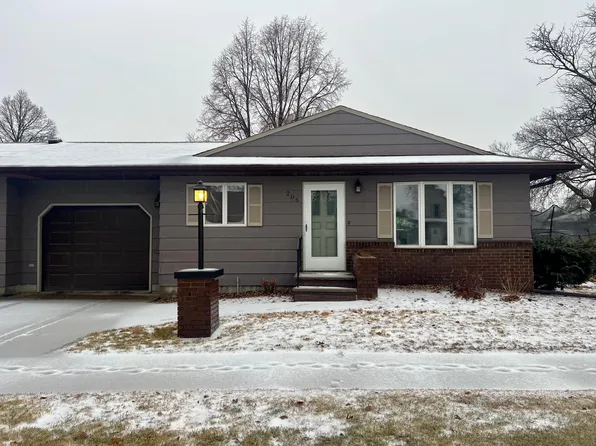 205 N Josephine Ave, Madison, SD 57042