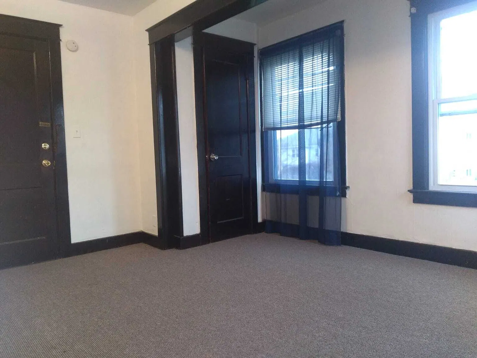 310 E Main St — Photo 4