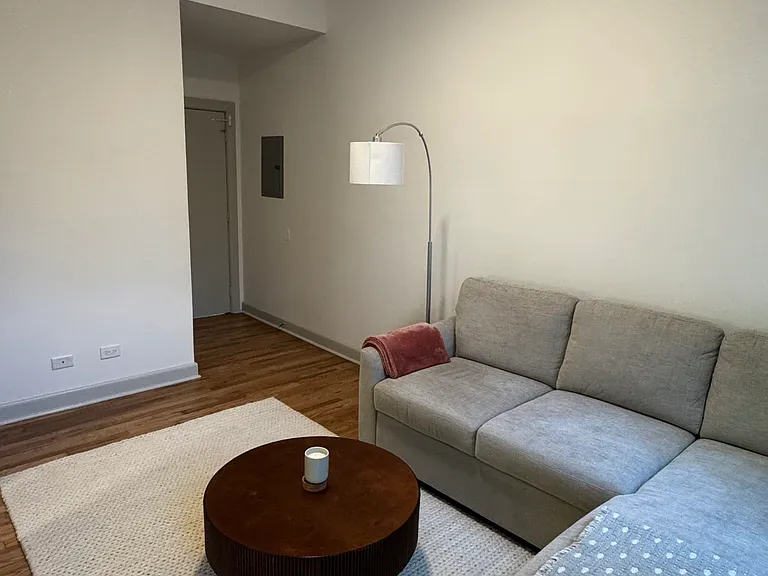 2028 N Oakley Ave #2E — Photo 6