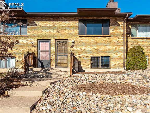 3rd image of 326 Mount View Ln