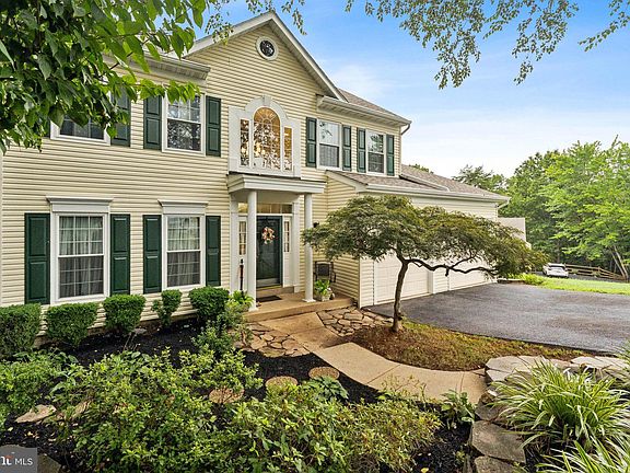 3rd image of 10201 N Hampton Ln