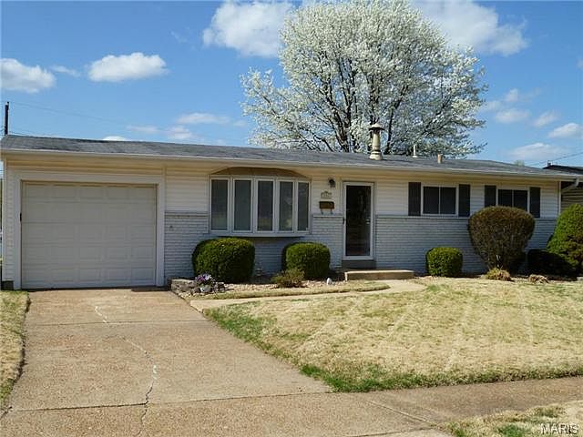 1st image of 105 Francisca Dr