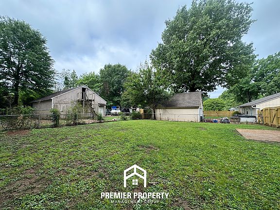 4th image of 6467 Llano Ave