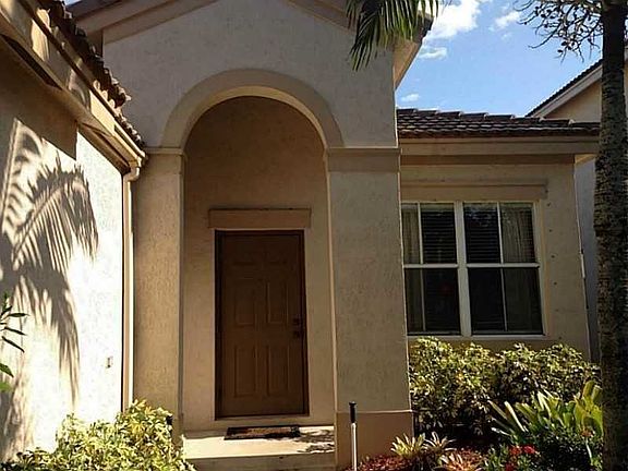 3rd image of 1688 Primrose Dr