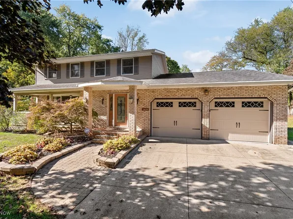 2424 Lyndon Dr, Uniontown, OH 44685