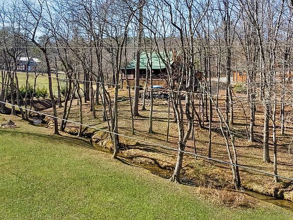 4th image of 28 Wood Ln