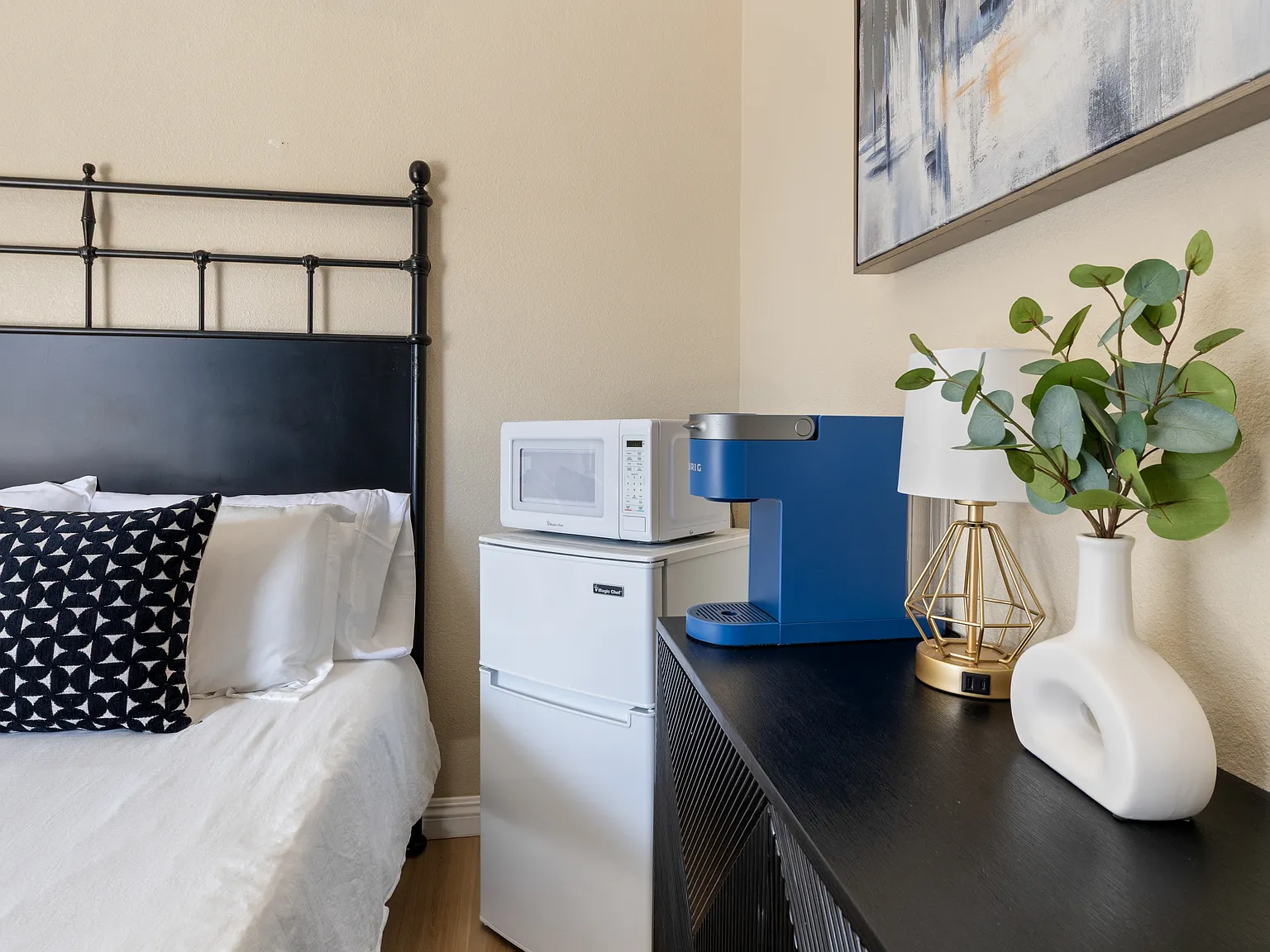 Studio, 100 sqft, $2,720 — Photo 2