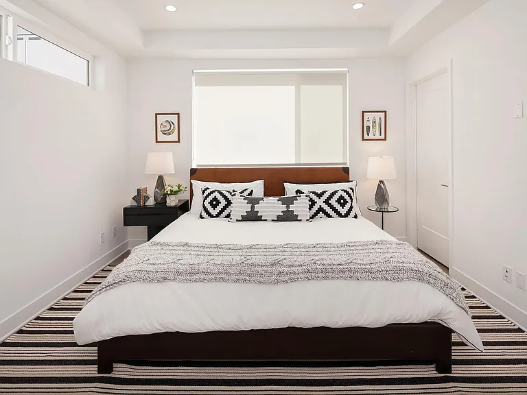 Primary bedroom (2nd floor)