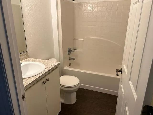 2222 Chestnut Hills Dr — Photo 3