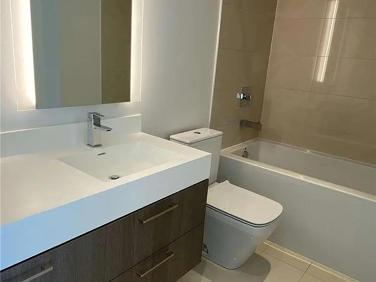 1 Yorkville Ave #1504 — Photo 2