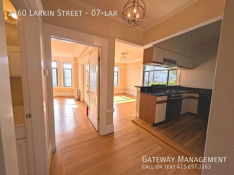 2460 Larkin St #7 — Photo 7