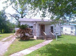 124 N Oak St, Clute, TX 77531