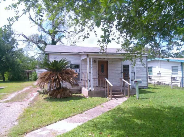 124 N Oak St, Clute, TX 77531