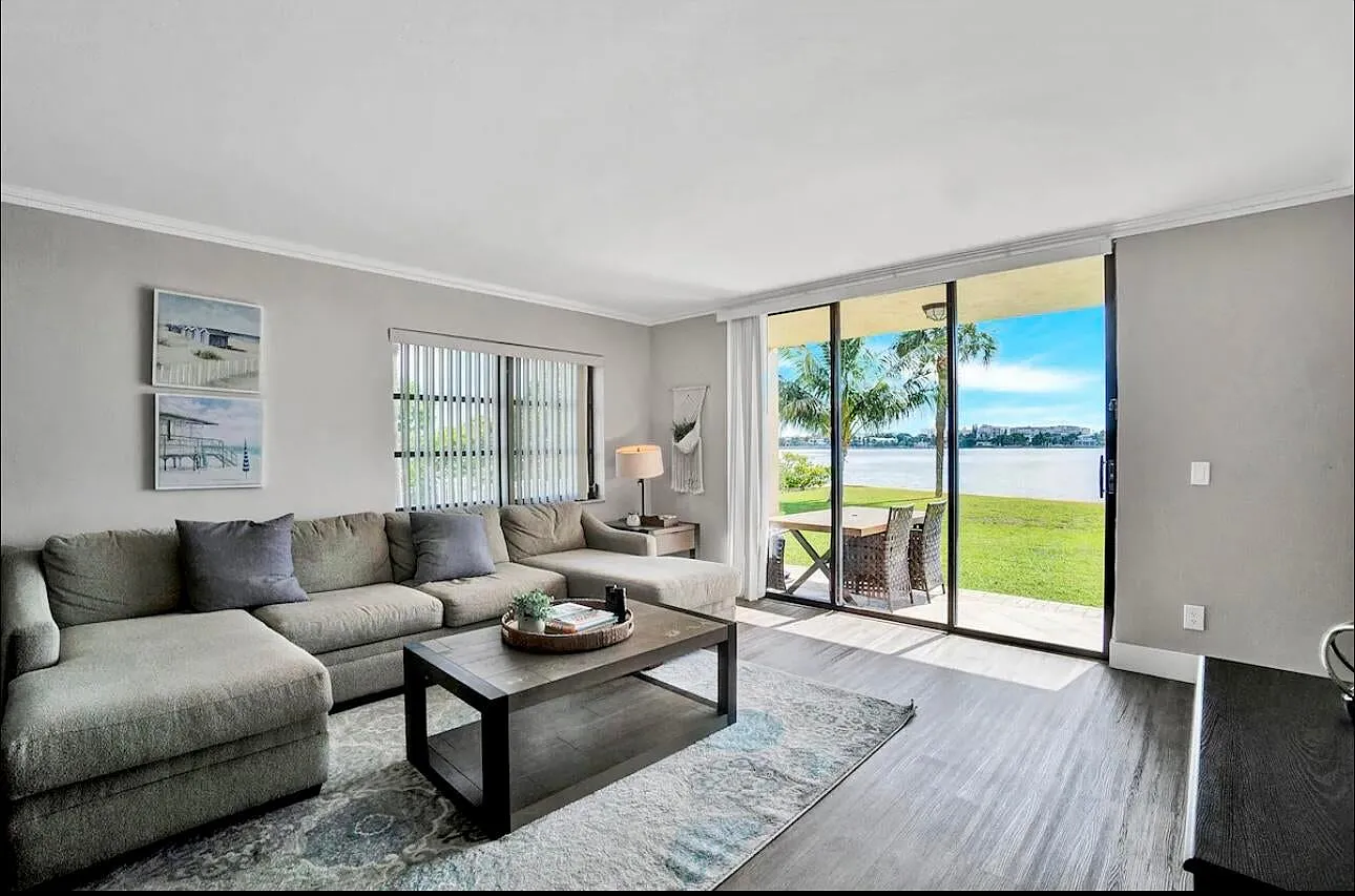 2 bed, 1039 sqft, $3,250 — Photo 3