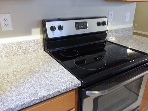 New Granite & SS Appliances