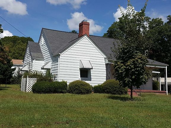 2nd image of 207 Pine St